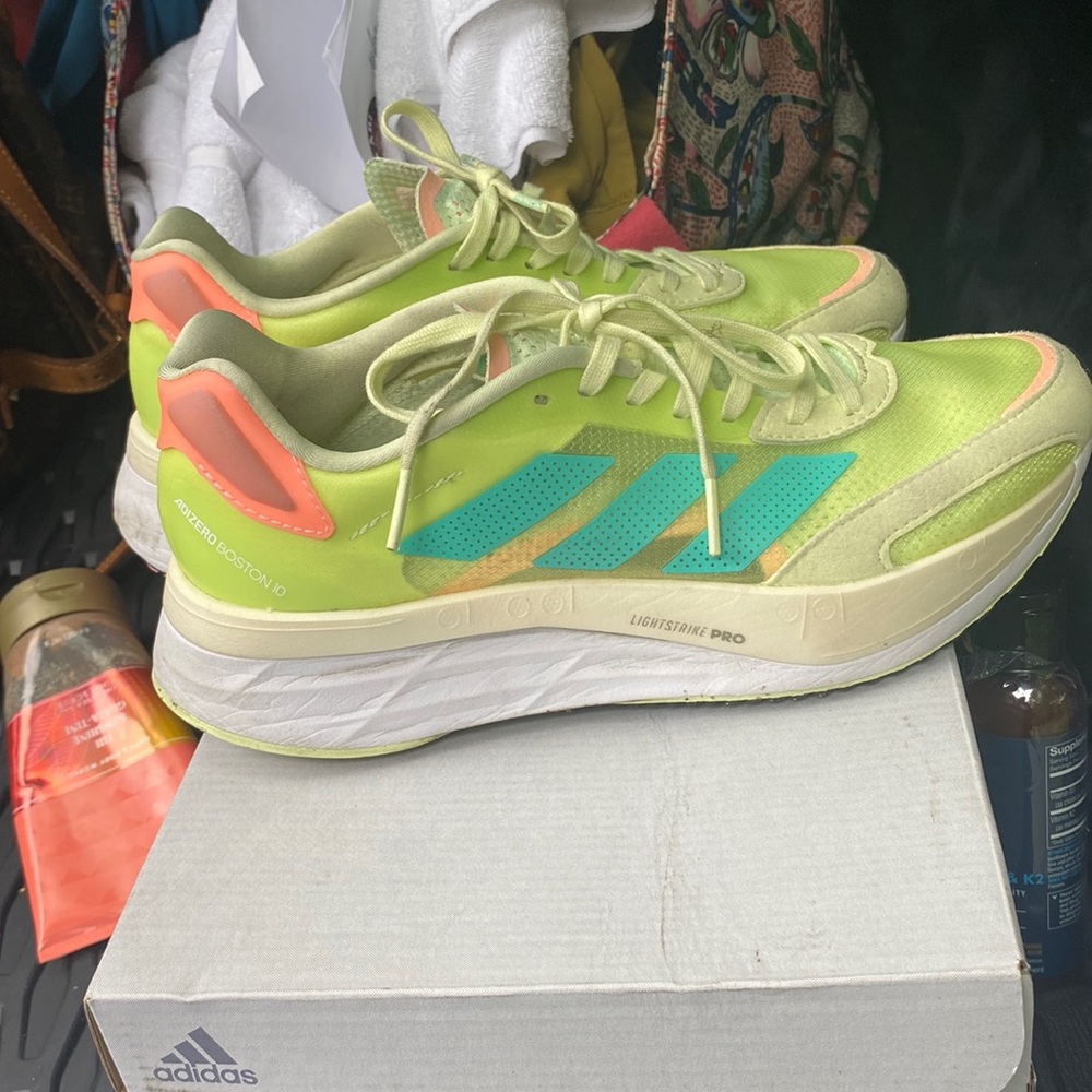 Adidas light strike PRO size 8 women